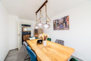 2. Kinder- / Ess- oder Arbeitszimmer