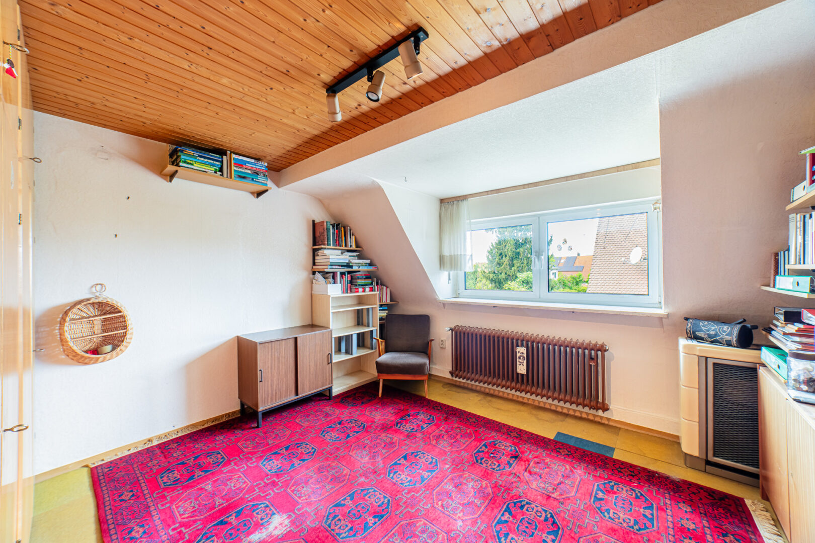 Dachgeschoss Kinder-, Schlaf-, oder Arbeitszimmer