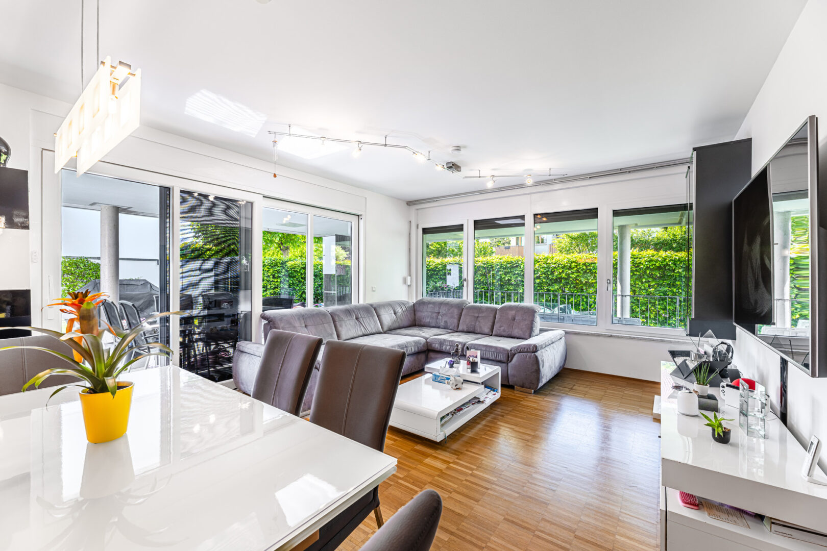 Offen, hell und einladend – Wohnkultur auf höchstem Niveau