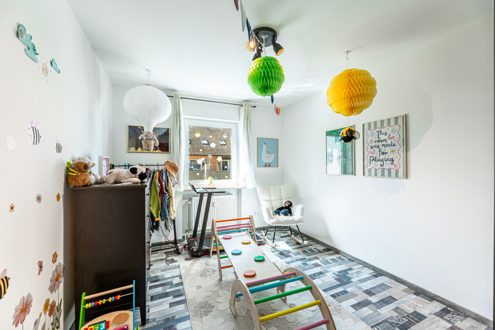 Helles Kinderzimmer