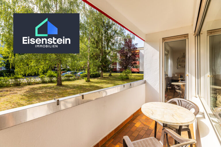 Geschützte Loggia mit Blick ins Grüne