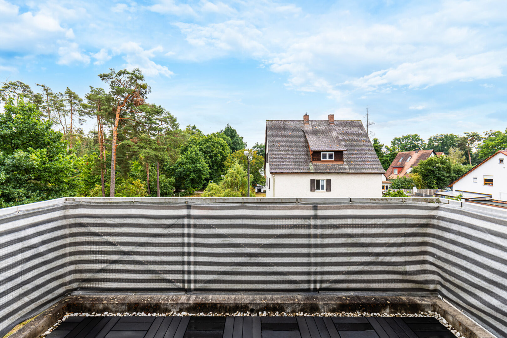 Ausblick in das grüne Wohnumfeld